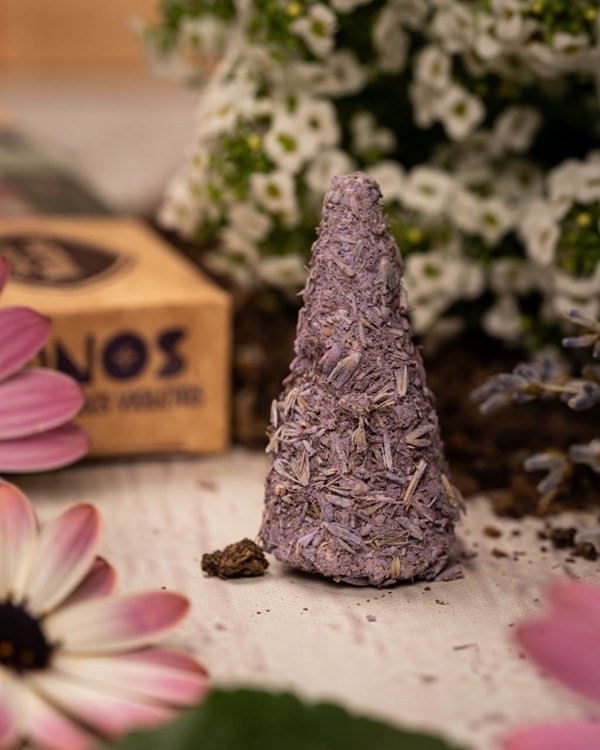 Sagrada Madre Sahumerio en Conos Lavanda - Flores Violetas alt
