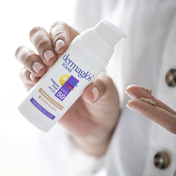 Dermaglos Protector Solar Fps 50 facial Con Color Crema 50 gr alt
