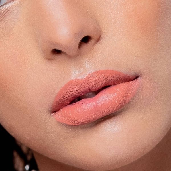 Mazz Labial Liquido Kiss Me de Larga Duracion Nude alt